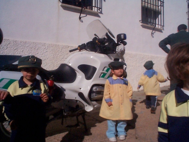 Visita a los cuerpos de seguridad